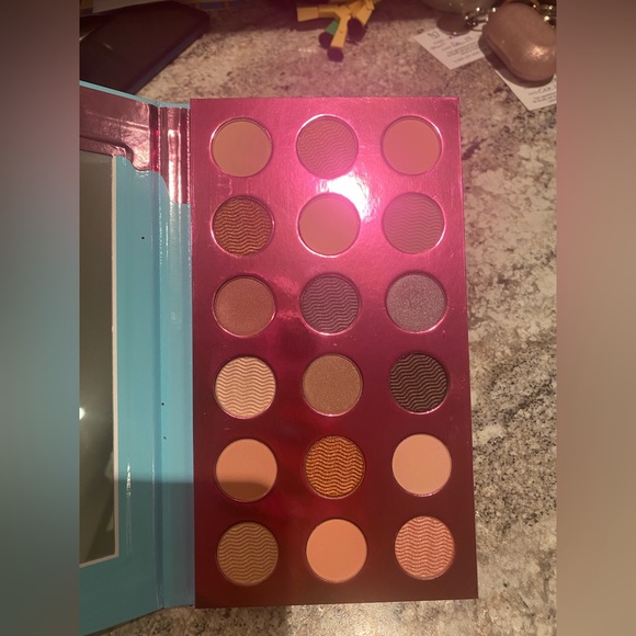 Sugar Rush eyeshadow palette - Picture 3 of 6